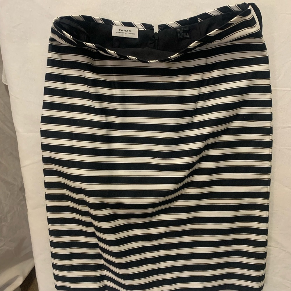 T Tahari Monochrome Striped Pencil Skirt